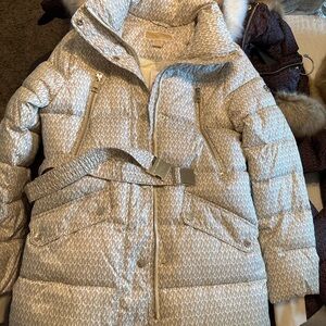 Michael Kors White Patterned Puffer Jacket - XS